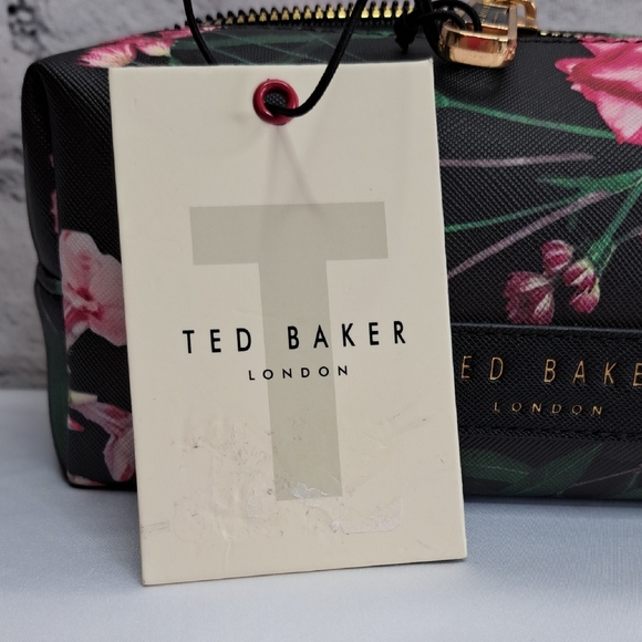 TED BAKER LONDON COSMETIC POUCH 'SCATTERED BOUQÙET' FĹORAL LOAF STYLE - Picture 2 of 16